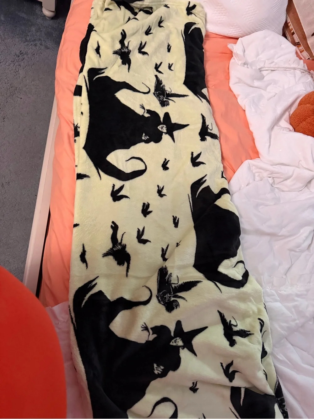 Plush Black Witch & Bat Print Fleece Throw - Pale Yellow